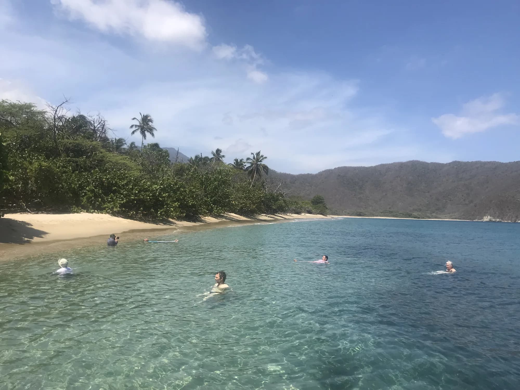 Bañistas en la piscina natural del Parque Tayrona